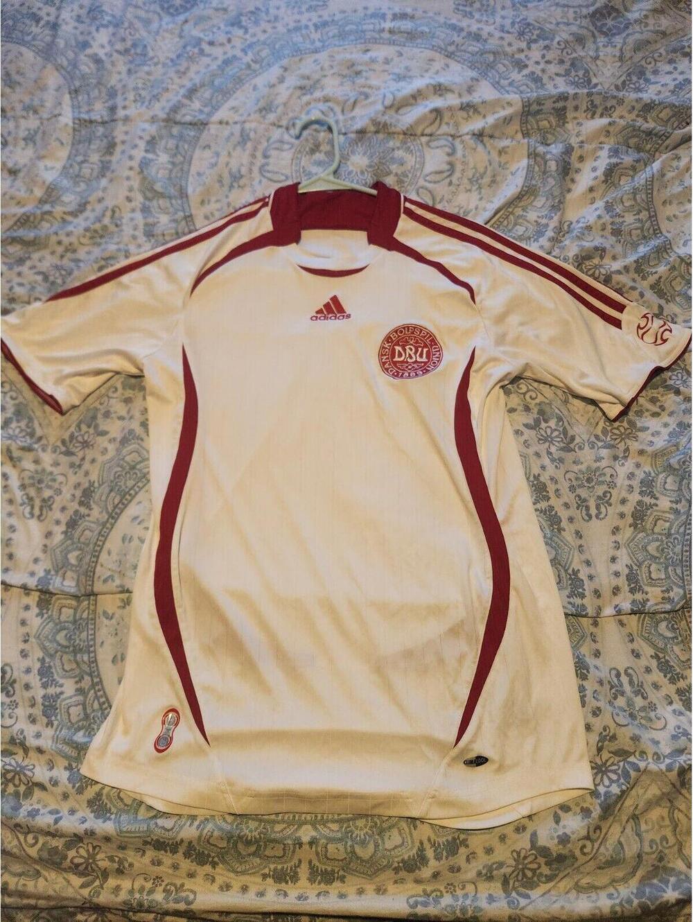 Denmark 2006/2007 Away Soccer Jersey Size M